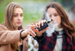 Une étude sur la passerelle entre la vape et la cigarette chez les adolescents